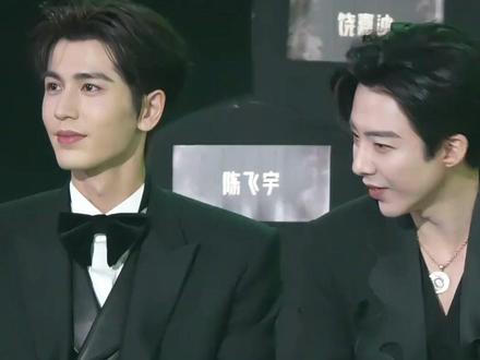 估计张凌赫也没想到,只是在跨年晚会40秒走了个秀,谁料一夜间火遍外网迎来开年第一爆 #刘宇宁 #张凌赫交摄影作品了 #沈梦辰 #影娱热点团 #内容启发搜索