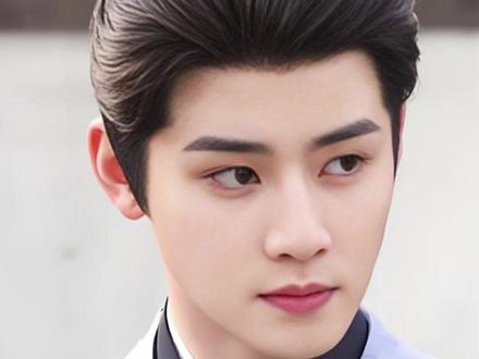 解锁《逐玉》剧中人李怀安,他是太傅嫡孙、樊长玉青梅竹马,温润克制。雪夜 “车内闷热” 护她体面,细节戳心。家族谋逆后沦为流放囚徒,边城残躯守土抚孤。战场争、情场让,潇洒成全,堪称古装剧最体面男二。#热播电视剧 #逐玉 #剧中人物 #李怀安 #田曦薇张凌赫 @DOU+小助手 @DOU+上热门