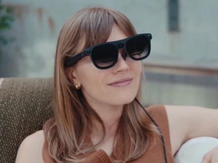 中国科技公司XREAL在The Android Show上亮相了与谷歌合作的新款AR眼镜,Project Aura。运行Android XR系统并融入谷歌AI,标志着中国科技公司在全球科技创新中,已经成为了重要的建设者。#谷歌AI眼镜官宣明年问世#XREAL发布首款安卓XR眼镜 #XREAL