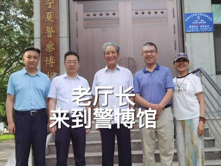 李顺桃历任河北省邢台市公安局办公室主任,纪检组组长;公安部政治部组教处副处长,调研处处长;公安部经济保卫局副局长,正局级副局长。1998年04月至1999年10月,任宁夏回族自治区公安厅副厅长、党组书记,公安厅厅长、党委书记。1999年10月至2000年12月,任宁夏回族自治区政法委书记、公安厅厅长。
2000年12月至2006年05月,任宁夏回族自治区党委常委、政法委书记,公安厅厅长。
2006年05月至2007年02月,任宁夏回族自治区党委常委、政法委书记、公安厅党委书记。
2002年3月授予副总警监警衔。
自1998年5月至2007年3月任武警宁夏总第一政委、第一书记。
2007年4月由中组部批准,公安部党委任命为中华见义勇为基金会副理事长。2008年3月任第十一届全国政协委员,2009年9月25日任中华见义勇为基金会常务副理事长。