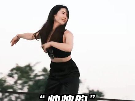 这种风格的轮滑,你想学吗?🤩 #运动女孩 #潮流运动笔记 #旱冰 #轮舞 #创作灵感