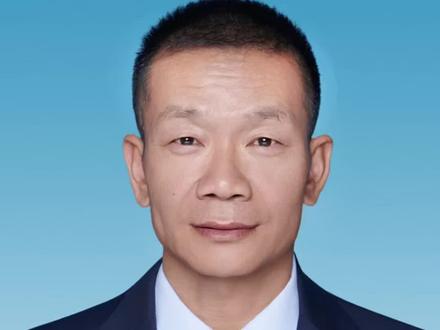 #春节高速免费 #出行指南 #交通出行 ,免费时间是从2月15日0点,一直到2月23日24点,整整9天!2月23日晚上12点,也就是正月初七的午夜,全国高速就正式恢复收费了。