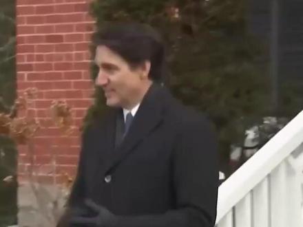 【特朗普极限施压 加拿大总理特鲁多黯然辞职】近日,加拿大总理特鲁多宣布将辞职。分析称,对内支持率下降的同时,特朗普的极限施压使特鲁多威信大减。