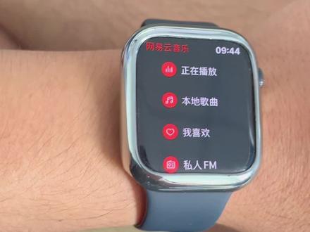 #Applewatch 竟然能外放音乐@Apple 这么牛逼😹