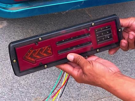 三轮车尾灯坏了再也不用去修理店了