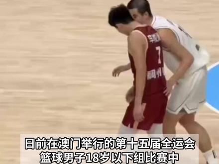 真眼神防守,15岁上海球员回应“盯人”战术!(资料:微观上海)