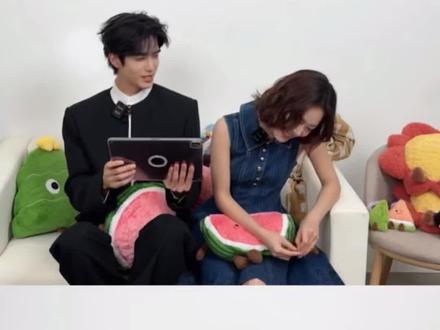 两个i人,直个播一开口全效果呢!#赵今麦#宋威龙#龙麦#骄阳似我庆功宴#骄阳似我