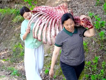 100来斤的牛骨架扛回来做个牛骨火焰山,最后出锅没想到软烂脱骨!#乡村守护人#新农人计划2022#跟着抖音学做菜