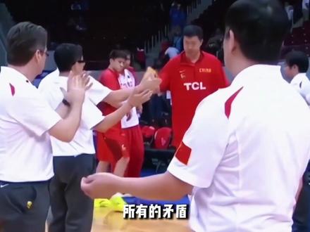 九十天匆匆下课!外教怒推篮协领导的手! #中国篮球 #CBA #扬纳基斯