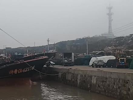 #渔民生活实拍 海洋资源短缺,全部在港休息。