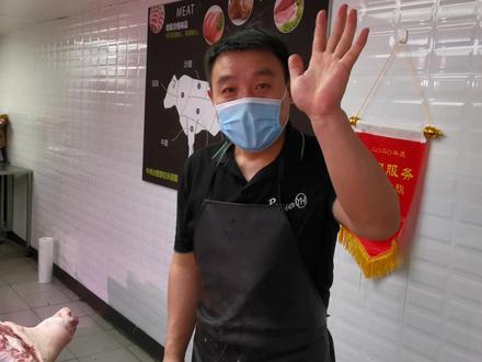 好多人还不会选肉,看看左手刀鹏哥是怎样挑选猪肉白条的。