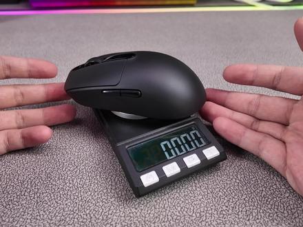 轻量化 & 高性能 【Akko灵动V9 Ultra】 中小手 万金油模具 原生双8K#Akko #Akko灵动V9 #三角洲行动 #电竞外设 #三模鼠标