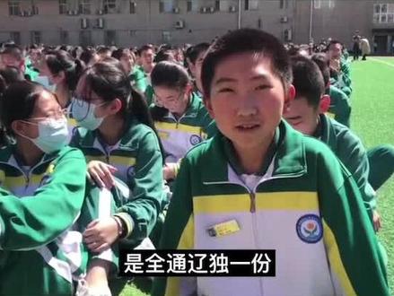 这个娃娃太幸福了..杨书记班主任 郝校长抱 加油娃娃#抖音小助手 #记录校园生活 #可爱的学生
