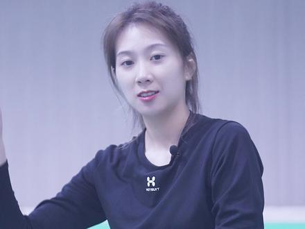 运动完偷偷闻下鞋子或脚,是什么奇怪的心理~#羽毛球 #王小羽