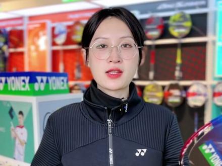 你会选择什么球拍呢?#打羽毛球后才知道的 #羽毛球教学 #尤尼克斯羽毛球服 #100ZZ #康发体育 @DOU+小助手