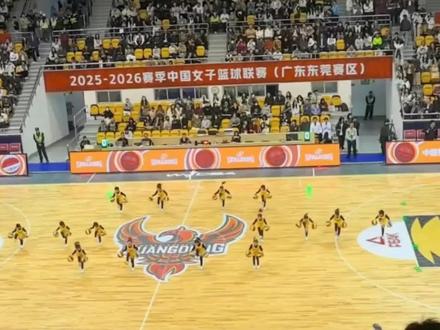 东莞幼儿园篮球秀,把“临场应变”玩出了大师水准。#篮球秀 #萌娃 #生活