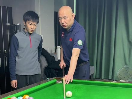 寒假班现场教学,发力训练是提高稳定性的关键,专业系统训练稳定提升水平#台球寒假班 #李建兵台球学院 #不负每一份热爱 @李建兵台球培训机构