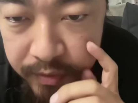 娱乐场所遇到了工作中的领导,如何化解尴尬?#娱乐场所 #上司和下属 #化解尴尬 #主动出击