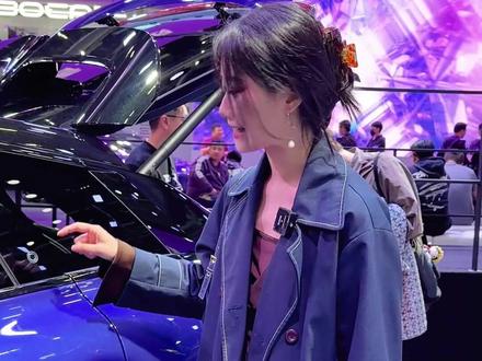 一台能语音控制的车?开门也能语音控制?到底有什么黑科技? #广州车展 #极越01 #新能源汽车