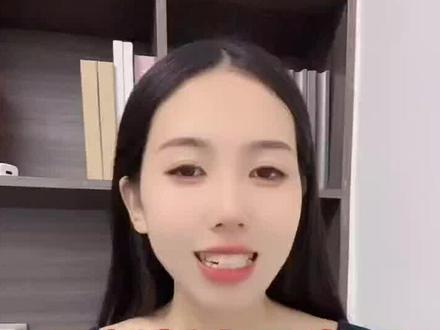 最新版电子发票怎么查验发票真伪?扫码几秒搞定
查最新版电子发票真伪遇到数字手动输入吧?那一长串发票代码、号码、金额等数字,对着纸一张张敲进电脑,不仅慢,还特别容易输错!输错一个,全完蛋,看得人头皮发麻。
最烦就是手动核对。发票上密密麻麻的代码、号码、日期、校验码,眼花缭乱。慢吞吞输完,稍不留神错一个数,查半天结果白忙活,还可能导致报销被退,纯纯浪费时间。
搞定这事有偷懒法:1⃣打开支付软件搜“票大侠”。2⃣点首页“扫一扫”。3⃣摄像头直接扫票上的二维码,一张接一张,速度飞快。4⃣扫完的结果自动列出来,真假一眼清。查过的一键导出台账也能存图,方便对账存档。
扫码几秒搞定,省时省力还准,快试试吧!#发票查验#发票查询#发票查验真伪#财务干活#会计实操