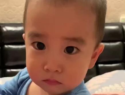 你们猜我儿子在干嘛,结尾给你们补了飞吻