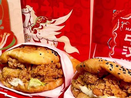 包装改造 | 自制新春马年摇摇乐魔术盒子🪄 吃完汉堡的盒子和纸袋不要扔,一起改造成一个可以变魔术的小盒子!
#手工教程 #新年手工 #新春吃堡神马都好 #塔斯汀2026马年敦煌画院联名上新