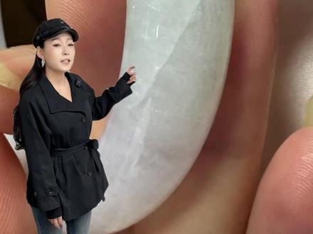 翡翠戴久了会越来越透?#翡翠 #玉石魅力 #翡翠手镯 #清朝老翡翠 #翡翠知识