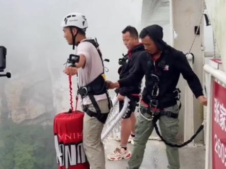 陆九、少爷、尤磊260米高空蹦极挑战成功 非常棒哦👏👏👏@强的可怕(户外少爷) #老六 #老六打法 #老六的日常 #老六行为 #张家界大峡谷心动部落