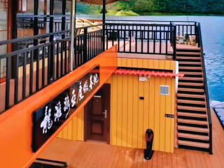 龙滩路亚度假基地位于广西河池市天峨县龙滩库区,是一座全漂浮的水上度假别墅。这里没有都市的喧嚣,也没有酒店的奢华,用心,在营造一种宁静的“水墅”生活。
如果您也喜欢,龙滩路亚基地等您!#云游天峨