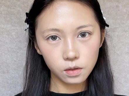 适合蒜头鼻宽鼻翼的缩鼻贴教程来啦!时隔好久再更新~ 从来都没拿这个东西当过噱头!不然我每个星期都出哈哈哈!肯定是不完美的因为就几块钱的东西!!但很能满足不想do鼻又想有效果的妹妹,所以喜欢就可以尝试不喜欢也不用喷我们用的人咋样说不如去do!去do的风险没人帮忙承担所以我不do也不用推荐谁去do!真正能用好的宝宝日常应该很难放下它…因为我现在就放不下…#蒜头鼻 #宽鼻翼 #缩鼻 #缩鼻贴 #化妆教程