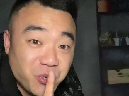 比起永远,我更喜欢有你的明天。眼泪是真的,想和你永远在一起也是真的。我希望以后那个会陪我很久很久的人是你。晚上会和我互道晚安的是你。其实我远比表面更爱你。我能想到最甜蜜的事就是我能每天被你爱着。说真的,你很特别,你很重要,我很喜欢。可以的话陪我久一点,永远更好。我不想失去你,更不想别人拥有你。好好的在我身边,我会把所有的爱都给你。#情感#知识分享#内容过于真实#原创