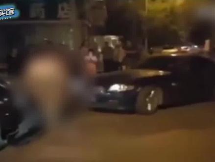 嚣张卡宴男逆向行驶还骂人,结果被女司机撞废双腿,结局让网友大快人心 #路怒症 #车祸 #案件 #大快人心