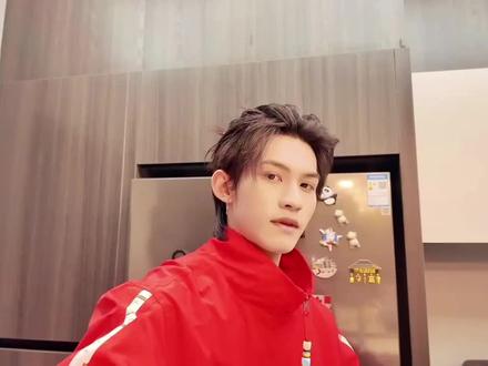 云熠小世界更新啦!!祝大家新年快乐!!#云旗 #郝熠然 #新年#我担秒了全世界 #我的大明星一定红透半边天 #新年祝福