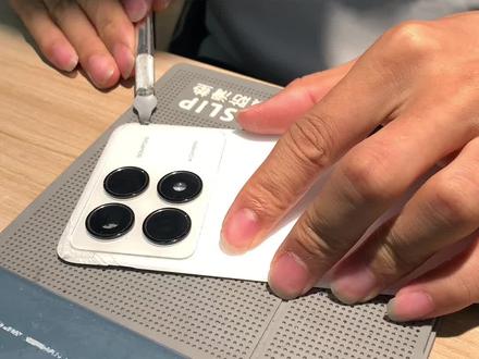 手机红米k70拆镜片。一步一步来。