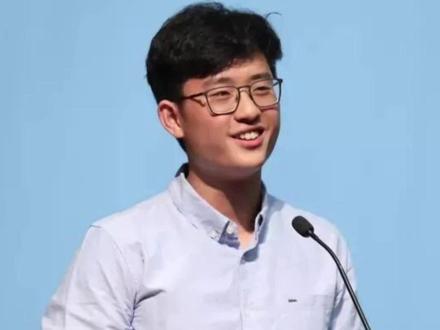 95后天才少年姚顺雨正式任职腾讯的首席AI科学家,同时兼任大模型部负责人和AI infra部负责人,这波薪水和职级都是天花板级,腾讯不仅仅是打破了论资排辈,更是印证了2句话:自古英雄出少年,21世纪最贵的是人才!
#姚顺雨 #腾讯 #OpenAI #AI #人工智能