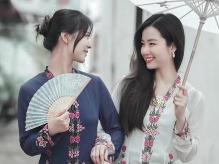 苏州小姐姐穿上娘惹服在街上走是什么样的体验?#街拍 #姐妹日常 #穿搭 #马六甲 #马来西亚文化 @抖音小助手 @抖音创作者中心