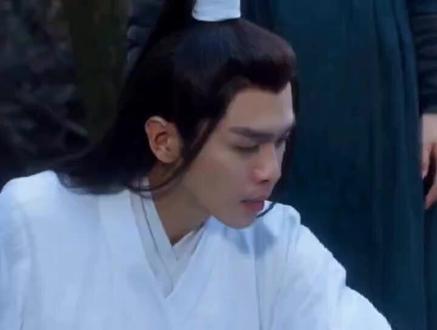 男子偶然发现一只濒死的虎夔,却举起刀刺向他。。#动物的感情超乎我们的想象 #信任与生命不可辜负