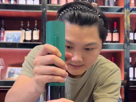 #葡萄酒 #进口红酒
电动开瓶器使用方法