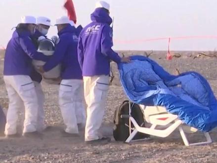 神舟二十号航天员王杰安全出舱,祝贺!