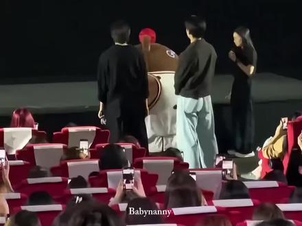 被爸爸训练后会自己上台的宝宝求夸夸#jossgawin#gmm娃娃#他泰#gmm#泰腐