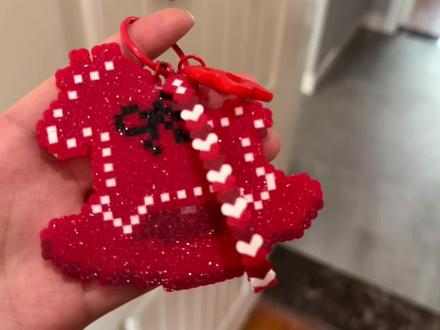 马年来咯!给自己安排一个亮晶晶的小马挂件吧💫
第一次尝试格利特烫!!好简单~
#做手工我是认真的 #拼豆豆 #拼豆教程