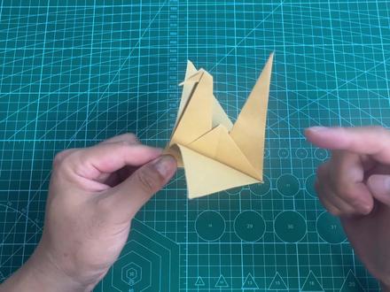 会飞的千纸鹤教程,看一眼就能学会 #折纸玩具 #折纸 #折纸教程 #千纸鹤 #纸飞机