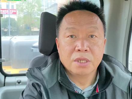 #二手挖机 #临工挖掘机
临工205的显示屏及开关说明,这台机器多少小时?