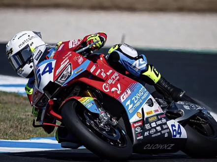 我的820rr什么时候到啊 实在等不住了@张雪的机车
#摩托车 #创作灵感 #张雪机车 #张雪820rr #张雪500