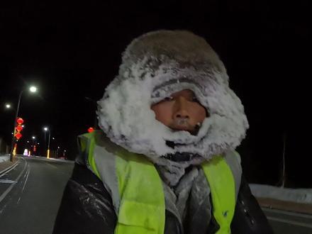 冬季骑行东北,骑行100公里没找到露营地,只好开一个宾馆住宿了