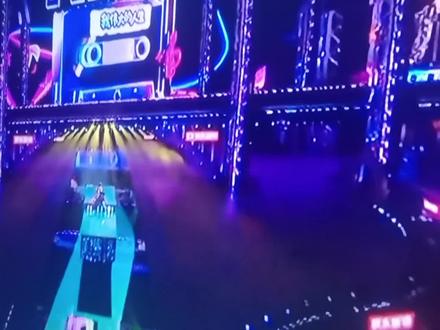 2025-2026湖南卫视芒果TV跨年演唱会将于12月31日19:30播出,以下是嘉宾名单 :
安崎、陈楚生、陈伟霆、大张伟、戴佩妮、邓超、邓恩熙、窦靖童、郭静、胡海泉、华晨宇、黄景瑜、黄晓明、黄誉博、黄子韬、柯颖、李晟、李斯丹妮、李雪琴、孟慧圆、孟子义、倪萍、那英、戚薇、沈月、时代少年团、宋威龙、苏醒、谭松韵、檀健次、陶喆、王楚然、王鹤棣、王嘉尔、魏奇奇、王心凌、王星越、吴克群、吴宣仪、王耀庆、徐佳莹、徐良、萧亚轩、徐艺洋、杨迪、依加、颜人中、叶润泽、袁一琦、曾贝贝、朱伯丞、张婧仪、张凌赫、章若楠、张颜齐、赵大牛、钟雅婷、张予曦。#跨年演唱会视频