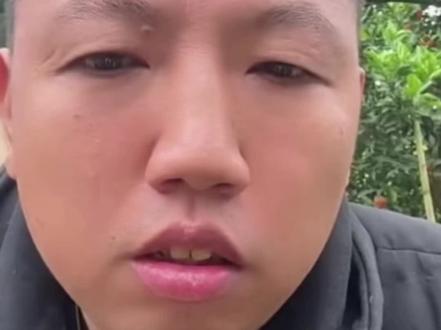 木工李哥的米米独自回老挝了,李哥为这事白了头,米米在来中国见世面了,会不会跟李哥分手?