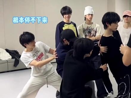 当憋不住笑的男人碰见橹穆... #朱志鑫#杰丞#tf家族#搞笑#帅哥