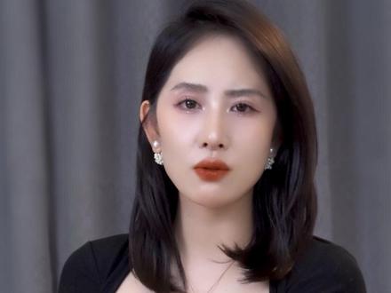 傅首尔和老刘要离婚了,"我不想追随你的步伐,你也从未想过驻足等等我",所以,你我之间渐行渐远,看到他们彼此哽咽,可以感受到无助和割裂感。但爱情的长久一定是势均力敌,不同频,就注定会有人被落下。如果婚姻里没有了爱情,你还会选择维系这段感情吗?#情感共鸣 #傅首尔和老刘 #傅首尔 #婚姻 #感悟 @DOU+小助手 @抖音小助手