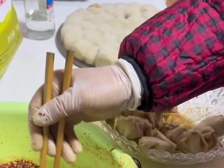 姐妹们看,马上就要春节了,大鱼大肉吃多了,来一块豆腐乳解解腻是一个很好的秘诀,喜欢的可以跟着我的视频往下👀不懂的操作可以评论区留言,只要我会的我都会毫无保留的分享!周末可以动起来👏制作简单😋